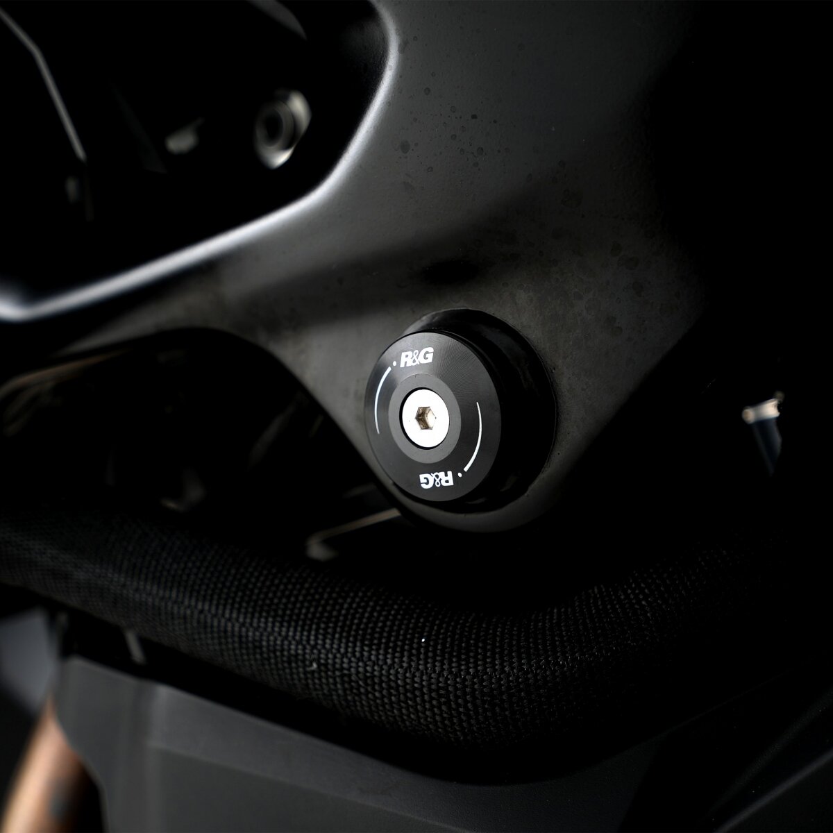FI0186BK FRAME PLUG